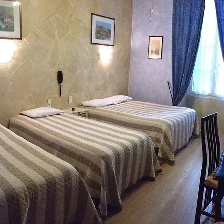 Hotel Acanthe Du Temple 2*