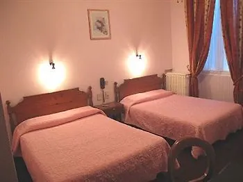 Hotel Acanthe Du Temple Nimes