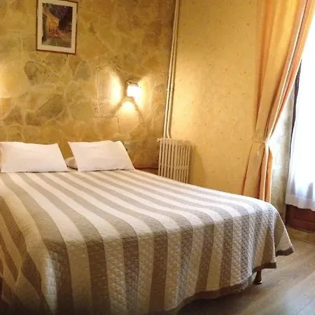 Hotel Acanthe Du Temple 2*